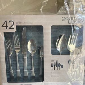 SATIN SYMMETRY 42 PIECE FLATWARE SET SERVICE FOR 8